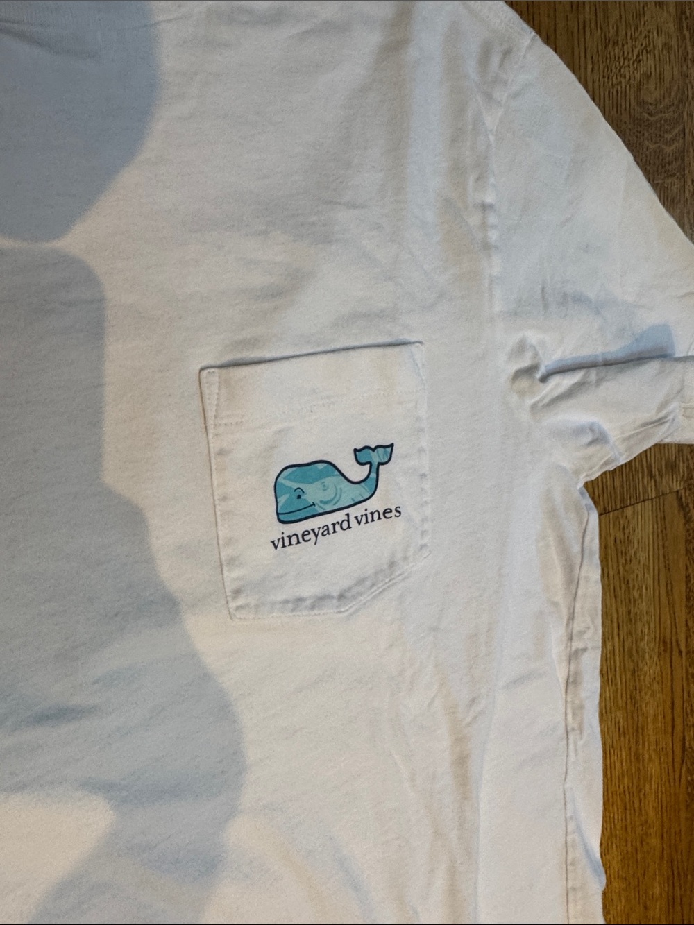 Vineyard Vines White Pocket T-Shirt Blue Whale Graphic Logo Tee Size Small - Picture 3 of 7